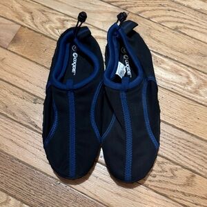New Oxide Men's Black Blue Protective Water Shoes - rubber bottom for beach/pool